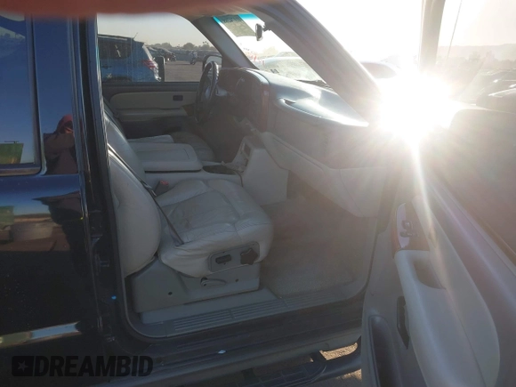 2002 Chevrolet Tahoe Z71 with VIN 1GNEK13T72R259229, listed as a IAAI auction lot 41074268 with 24,206 mi miles. Bid and sale history available at carsss.com. Image 5.