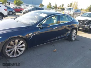 2013 Tesla Model S Performance with VIN 5YJSA1DP5DFP17035, listed as a IAAI auction lot 40895661 with 137,283 mi miles. Bid and sale history available at carsss.com. Image 6.