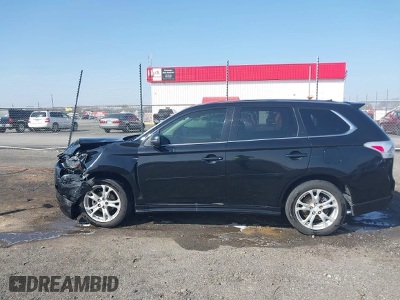 2014 Mitsubishi Outlander GT with VIN JA4JZ4AX8EZ016070, listed as a IAAI auction lot 41771934 with 157,724 mi miles and . Bid and sale history available at DreamBid. Image 14.