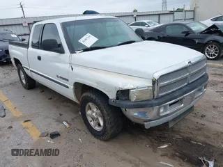 1998 Dodge 1500 z VIN 3B7HC13Z7WG219035, wystawiony jako IAAI lot #42407869 z przebiegiem 463 441 mil mil oraz . Historia ofert i sprzedaży dostępna na DreamBid. Obrazek 1.