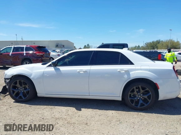 2023 Chrysler 300 Touring with VIN 2C3CCAAGXPH664953, listed as a IAAI auction lot 41714485 with 15,072 mi miles and . Bid and sale history available at DreamBid. Image 15.