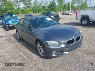 2015 BMW 3 Series 328i z VIN WBA3A5G59FNS85458, wystawiony jako IAAI lot #42438242 z przebiegiem 133 483 mil mil oraz . Historia ofert i sprzedaży dostępna na DreamBid. Obrazek 1.