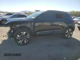 2024 Volvo XC40 Ultimate Dark Theme z VIN YV4L12UM8R2308079, wystawiony jako Copart lot #71854784 z przebiegiem 7586 mil mil oraz Szkoda całkowita • Salvage title. Historia ofert i sprzedaży dostępna na DreamBid. Obrazek 1.