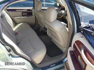 2004 Lincoln Town Car Ultimate z VIN 1LNHM83W74Y688961, wystawiony jako IAAI lot #42222464 z przebiegiem 132 780 mil mil oraz . Historia ofert i sprzedaży dostępna na DreamBid. Obrazek 8.