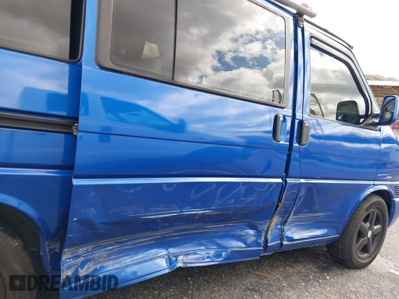 2002 Volkswagen EuroVan MV с VIN WV2NB47002H005993, выставлен на аукционе IAAI как лот 41568379 с пробегом 143 133 миль миль и . История ставок и продаж доступна на DreamBid. Изображение 6.