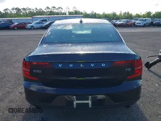 2018 Volvo S90 Momentum with VIN LVY982AK2JP023132, listed as a IAAI auction lot 41977080 with 98,514 mi miles. Bid and sale history available at carsss.com. Image 16.