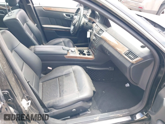 2013 Mercedes-Benz E 350 Luxury z VIN WDDHF5KB8DA727907, wystawiony jako IAAI lot #42476164 z przebiegiem 195 140 mil mil oraz . Historia ofert i sprzedaży dostępna na DreamBid. Obrazek 5.