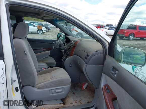 2005 Toyota Sienna XLE with VIN 5TDZA22C25S309013, listed as a IAAI auction lot 42172297 with Not Provided miles and . Bid and sale history available at carsss.com. Image 5.