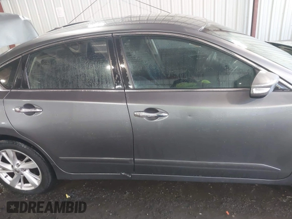 2015 Nissan Altima 2.5 S with VIN 1N4AL3AP8FC269224, listed as a IAAI auction lot 42021842 with 211,816 mi miles and . Bid and sale history available at carsss.com. Image 14.