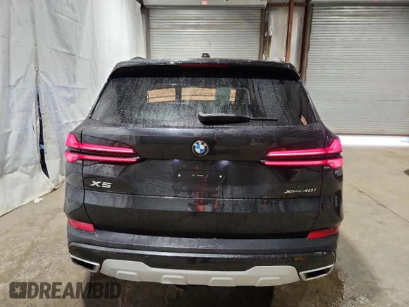 2024 BMW X5 xDrive40i z VIN 5UX23EU09R9V62123, wystawiony jako Copart lot #58241675 z przebiegiem 46 253 mil mil oraz Tytuł czysty. Historia ofert i sprzedaży dostępna na DreamBid. Obrazek 6.