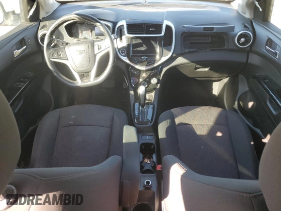 2018 Chevrolet Sonic LT z VIN 1G1JD6SH0J4131575, wystawiony jako Copart lot #86982344 z przebiegiem 81 862 mil mil oraz Szkoda całkowita • Salvage title. Historia ofert i sprzedaży dostępna na DreamBid. Obrazek 8.