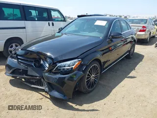 2019 Mercedes-Benz C 300 z VIN 55SWF8DB4KU309251, wystawiony jako IAAI lot #42391572 z przebiegiem 28 757 mil mil oraz . Historia ofert i sprzedaży dostępna na DreamBid. Obrazek 17.