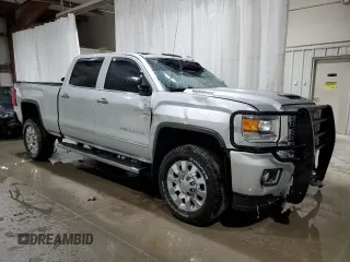 2018 GMC Sierra 2500HD Denali z VIN 1GT12UEY3JF252702, wystawiony jako Copart lot #55387655 z przebiegiem 75 059 mil mil oraz Szkody całkowita. Historia ofert i sprzedaży dostępna na DreamBid. Obrazek 4.