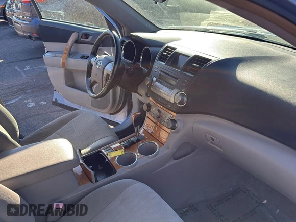 2008 Toyota Highlander Hybrid with VIN JTEEW41A782005632, listed as a Copart auction lot 84068504 with 394,338 mi miles and Clean Title. Bid and sale history available at carsss.com. Image 5.