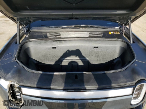 2022 Rivian R1T Adventure z VIN 7FCTGAAA9NN008771, wystawiony jako Copart lot #56243835 z przebiegiem 31 006 mil mil oraz Szkody całkowita. Historia ofert i sprzedaży dostępna na DreamBid. Obrazek 11.