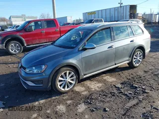 2017 Volkswagen Golf S с VIN 3VWH17AU3HM514845, выставлен на аукционе IAAI как лот 41590834 с пробегом 84 954 миль миль и . История ставок и продаж доступна на DreamBid. Изображение 2.