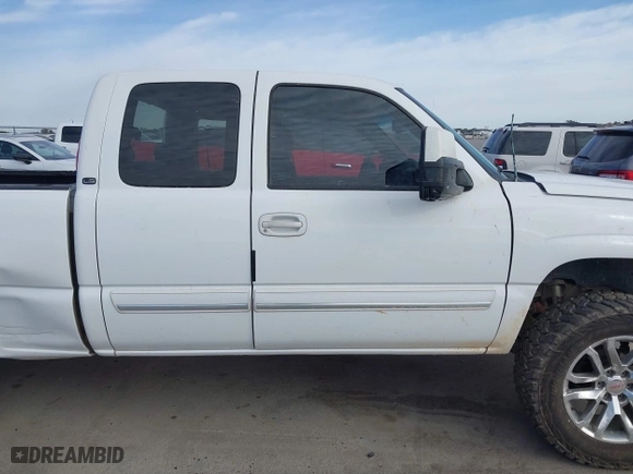 2003 Chevrolet Silverado 1500 LT with VIN 1GCEK19T43E337975, listed as a IAAI auction lot 41728590 with 237,476 mi miles. Bid and sale history available at carsss.com. Image 14.