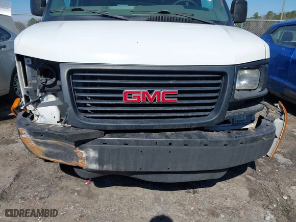 2005 GMC Savana Cargo Van with VIN 1GTFG15X451230398, listed as a IAAI auction lot 41666945 with 251,720 mi miles. Bid and sale history available at carsss.com. Image 12.