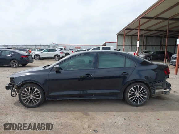 2016 Volkswagen Jetta Sport z VIN 3VWD17AJ0GM409795, wystawiony jako IAAI lot #41773028 z przebiegiem 147 979 mil mil oraz . Historia ofert i sprzedaży dostępna na DreamBid. Obrazek 14.