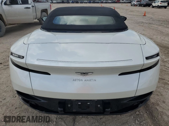 2020 Aston Martin DB11 z VIN SCFRMFCWXLGM09361, wystawiony jako Copart lot #80071914 z przebiegiem 10 972 mil mil oraz Szkoda całkowita • Salvage title. Historia ofert i sprzedaży dostępna na DreamBid. Obrazek 6.