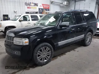 2008 Lincoln Navigator with VIN 5LMFU28558LJ11589, listed as a IAAI auction lot 41231733 with 1 mi miles. Bid and sale history available at carsss.com. Image 2.
