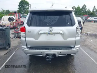 2011 Toyota 4Runner SR5 z VIN JTEZU5JR3B5014868, wystawiony jako IAAI lot #42286507 z przebiegiem Nie podano mil oraz . Historia ofert i sprzedaży dostępna na DreamBid. Obrazek 16.