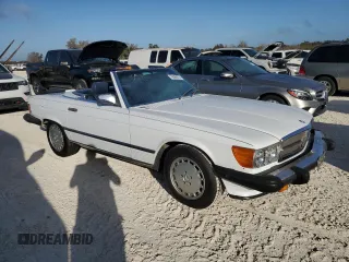1989 Mercedes-Benz 560 SL with VIN WDBBA48D4KA104474, listed as a Copart auction lot 76584374 with 118,252 mi miles and Salvage Title. Bid and sale history available at carsss.com. Image 4.