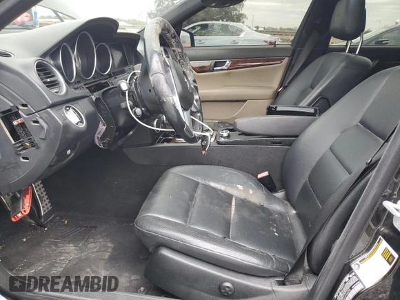 2014 Mercedes-Benz C 350 Sport with VIN WDDGF5HBXEA958358, listed as a Copart auction lot 48085305 with 154,880 mi miles and Clean Title. Bid and sale history available at DreamBid. Image 7.