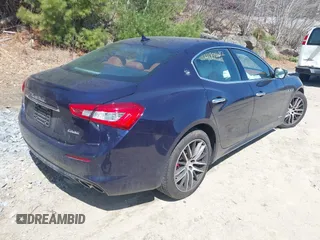 2019 Maserati Ghibli S Q4 GranLusso z VIN ZAM57YTLXK1338200, wystawiony jako IAAI lot #41875692 z przebiegiem 31 254 mil mil oraz . Historia ofert i sprzedaży dostępna na DreamBid. Obrazek 4.
