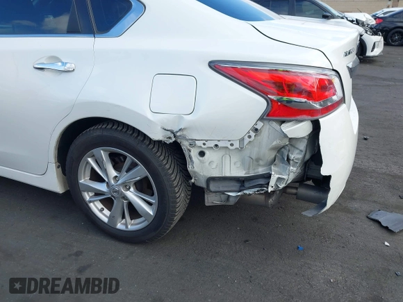 2014 Nissan Altima 2.5 S with VIN 1N4AL3AP4EN256344, listed as a IAAI auction lot 42028953 with 111,984 mi miles. Bid and sale history available at carsss.com. Image 6.