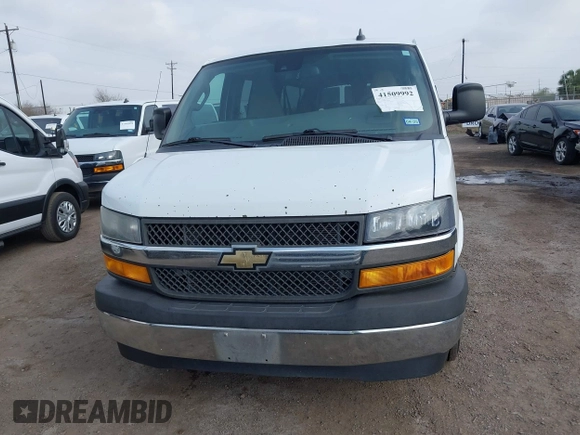 2020 Chevrolet Express Passenger LT z VIN 1GAZGPFG8L1209896, wystawiony jako IAAI lot #41509992 z przebiegiem 240 207 mil mil oraz . Historia ofert i sprzedaży dostępna na DreamBid. Obrazek 12.