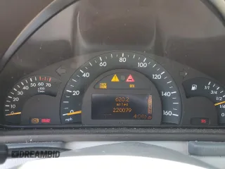 2001 Mercedes-Benz C 230/260/280/320 z VIN WDBRF61J91F050568, wystawiony jako Copart lot #48899705 z przebiegiem 220 079 mil mil oraz Szkoda całkowita • Salvage title. Historia ofert i sprzedaży dostępna na DreamBid. Obrazek 9.