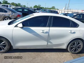 2022 Kia Forte LXS z VIN 3KPF24AD9NE490305, wystawiony jako IAAI lot #41979052 z przebiegiem 80 334 mil mil oraz . Historia ofert i sprzedaży dostępna na DreamBid. Obrazek 14.