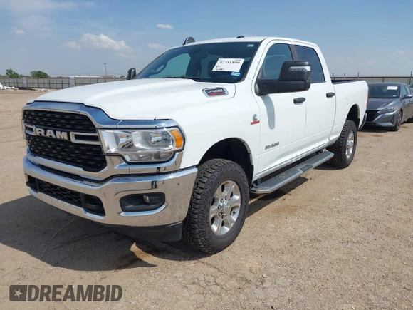 2024 Ram 2500 Big Horn z VIN 3C6UR5DL4RG246011, wystawiony jako IAAI lot #42351899 z przebiegiem 63 283 mil mil oraz . Historia ofert i sprzedaży dostępna na DreamBid. Obrazek 17.