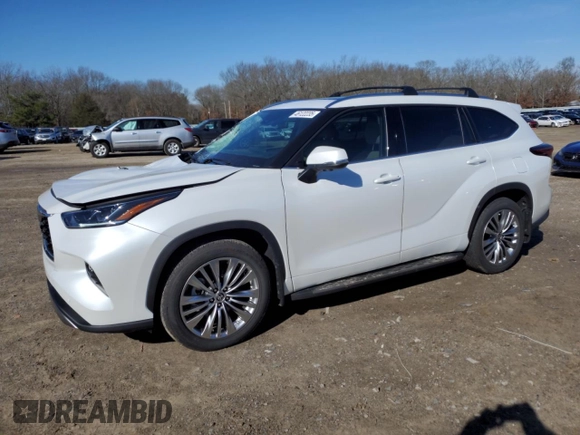 2024 Toyota Highlander LE z VIN 5TDKDRBH5RS569375, wystawiony jako Copart lot #48847105 z przebiegiem 7 103 mil mil oraz Szkoda całkowita • Salvage title. Historia ofert i sprzedaży dostępna na DreamBid. Obrazek 1.