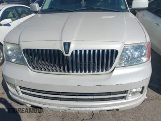 2006 Lincoln Navigator Luxury with VIN 5LMFU28596LJ00902, listed as a IAAI auction lot 41616137 with 0 mi miles. Bid and sale history available at carsss.com. Image 6.