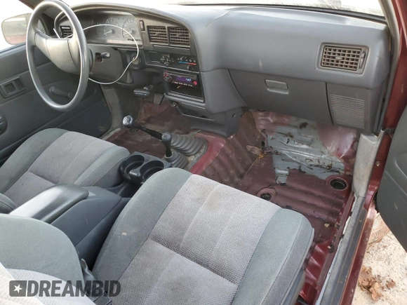 1991 Toyota Pickup DX z VIN JT4RN01P5M0011747, wystawiony jako Copart lot #42169245 z przebiegiem 204 202 mil mil oraz Szkoda całkowita • Salvage title. Historia ofert i sprzedaży dostępna na DreamBid. Obrazek 8.