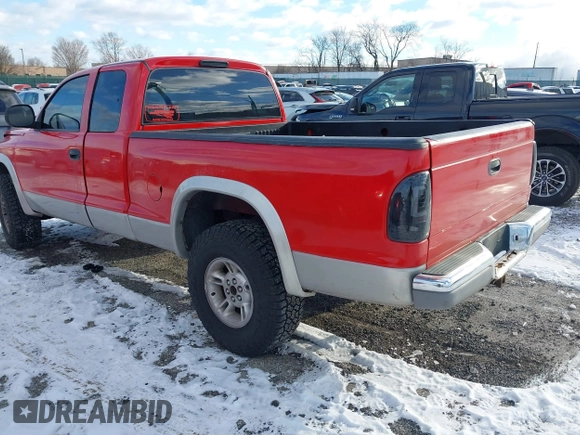 2000 Dodge Dakota SLT with VIN 1B7GG22X5YS655335, listed as a IAAI auction lot 41275339 with 132,121 mi miles and . Bid and sale history available at carsss.com. Image 3.