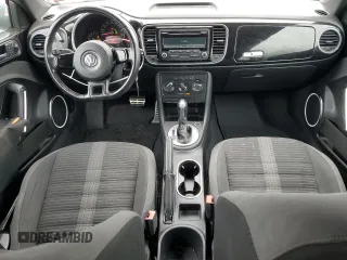 2012 Volkswagen Beetle Turbo z VIN 3VWVA7AT0CM605378, wystawiony jako Copart lot #58641085 z przebiegiem 114 422 mil mil oraz Tytuł czysty. Historia ofert i sprzedaży dostępna na DreamBid. Obrazek 8.