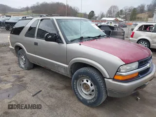 2000 Chevrolet Blazer LS z VIN 1GNCT18W7YK252323, wystawiony jako IAAI lot #41842766 z przebiegiem 149 462 mil mil oraz . Historia ofert i sprzedaży dostępna na DreamBid. Obrazek 1.