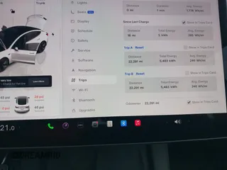 2023 Tesla Model 3 z VIN 5YJ3E1EA0PF511158, wystawiony jako IAAI lot #42210455 z przebiegiem 22 291 mil mil oraz . Historia ofert i sprzedaży dostępna na DreamBid. Obrazek 7.