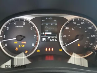 2025 Nissan Versa S z VIN 3N1CN8DV3SL836252, wystawiony jako Copart lot #59534675 z przebiegiem 6 293 mil mil oraz Czysty tytuł • Clean title. Historia ofert i sprzedaży dostępna na DreamBid. Obrazek 9.