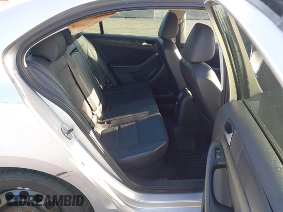 2014 Volkswagen Jetta SE с VIN 3VWD17AJ3EM227750, выставлен на аукционе IAAI как лот 42451317 с пробегом 138 666 миль миль и . История ставок и продаж доступна на DreamBid. Изображение 8.