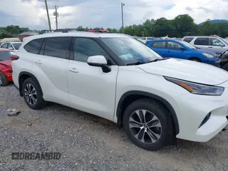 2021 Toyota Highlander XLE with VIN 5TDHZRBH9MS551417, listed as a IAAI auction lot 42751622 with 60,295 mi miles and . Bid and sale history available at DreamBid. Image 14.