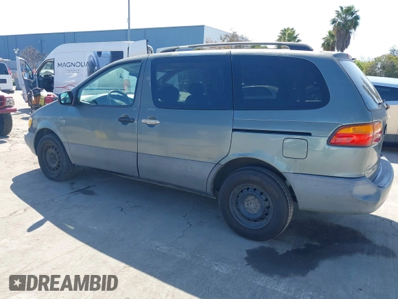 1999 Toyota Sienna LE with VIN 4T3ZF13C1XU097653, listed as a IAAI auction lot 41765274 with 236,625 mi miles. Bid and sale history available at carsss.com. Image 3.