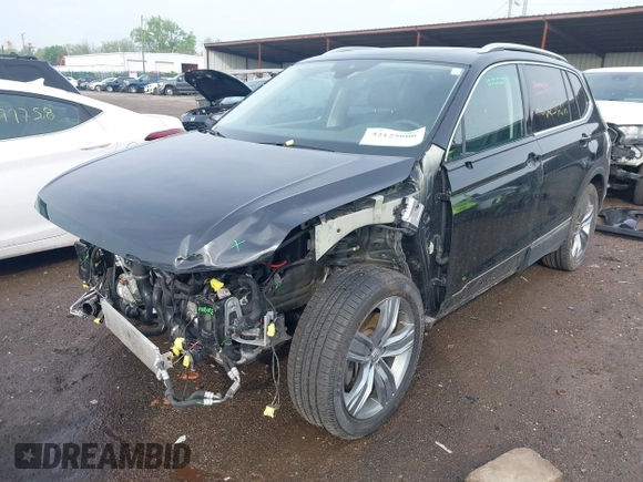 2020 Volkswagen Tiguan SE with VIN 3VV2B7AX8LM177213, listed as a IAAI auction lot 42125606 with 34,578 mi miles and . Bid and sale history available at DreamBid. Image 2.