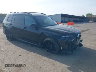 2023 BMW X7 xDrive40i z VIN 5UX23EM07P9R52893, wystawiony jako IAAI lot #42163975 z przebiegiem 33 157 mil mil oraz . Historia ofert i sprzedaży dostępna na DreamBid. Obrazek 1.