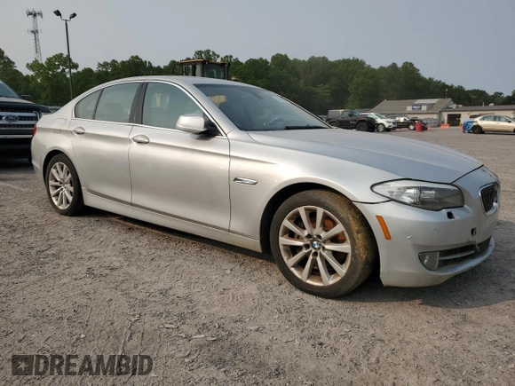 2013 BMW 5 Series 528i xDrive z VIN WBAXH5C51DD107887, wystawiony jako Copart lot #59550505 z przebiegiem 89 537 mil mil oraz Szkoda całkowita • Salvage title. Historia ofert i sprzedaży dostępna na DreamBid. Obrazek 4.
