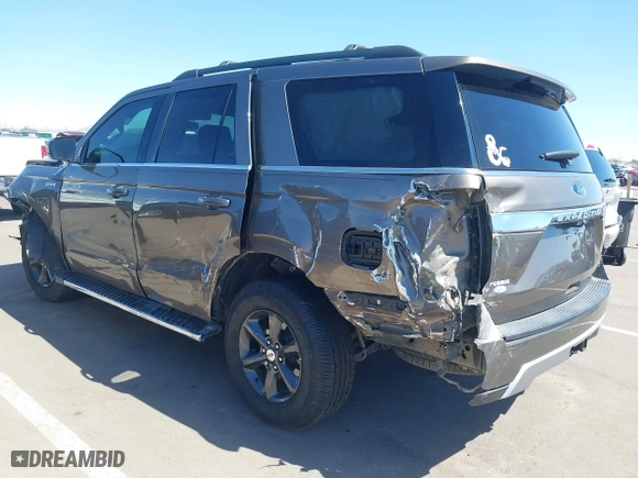 2018 Ford Expedition XLT with VIN 1FMJU1JT6JEA56631, listed as a IAAI auction lot 41814523 with 113,875 mi miles. Bid and sale history available at carsss.com. Image 3.