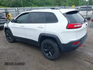 2016 Jeep Cherokee Trailhawk with VIN 1C4PJMBS6GW210756, listed as a IAAI auction lot 42423757 with Not provided miles and . Bid and sale history available at DreamBid. Image 3.